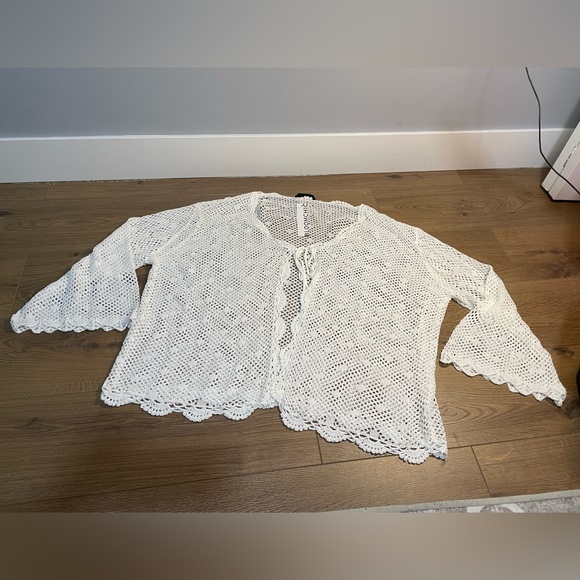 BloomChic NEW NWT Pointelle Knit Tie Lace Panel Bell Sleeve White Cardigan 22-24 - Picture 2 of 7